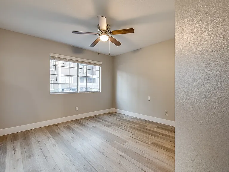 2750 S Durango Dr — Photo 22