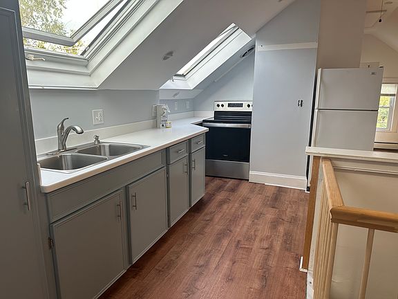 3rd image of 4 Green St Floor 3