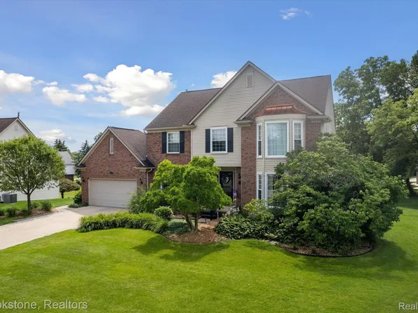 36 Whitetail Ct, Troy, MI 48085
