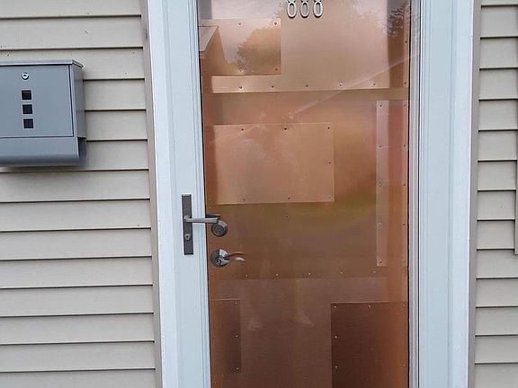 2nd image of 888 Linden Ln