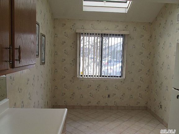4th image of 244 Aspen Ct