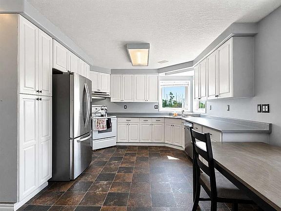 4th image of 11530 NE Manning Cres
