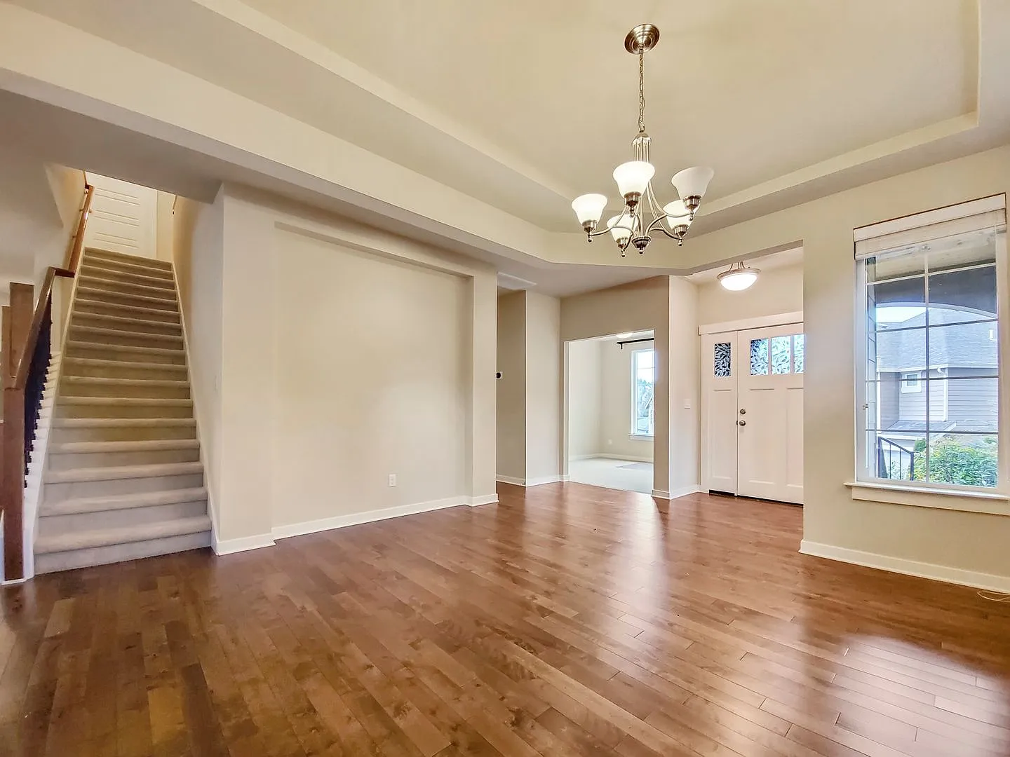 Convenient location near I-405 across from Junita High School — Photo 3