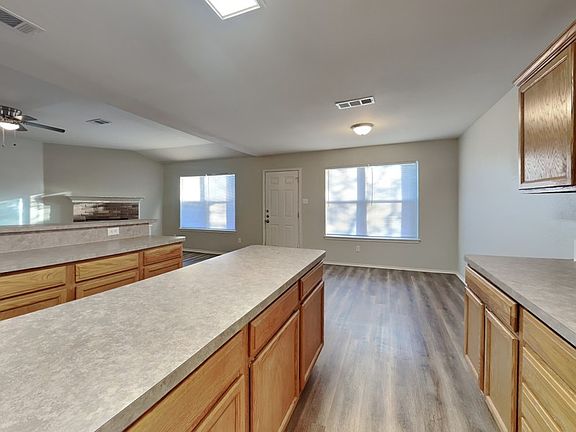 4th image of 106 Chesterfield Cir