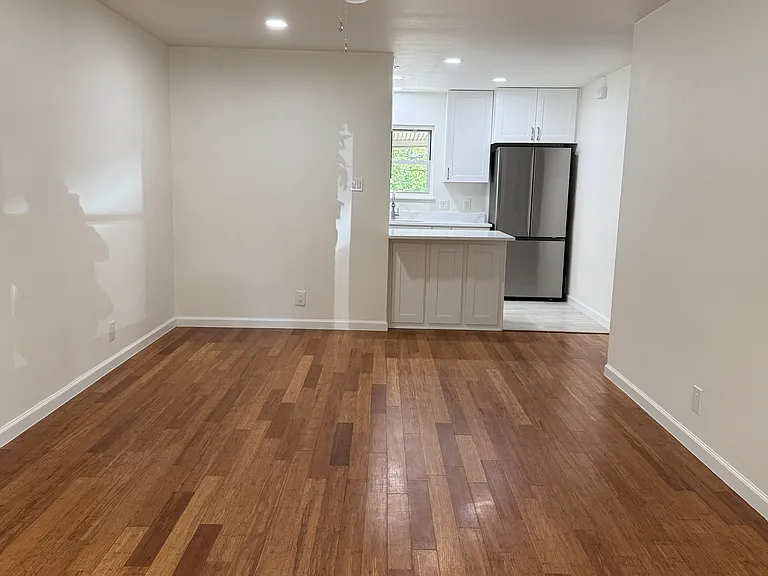 2615 Sherwood Ln — Photo 2