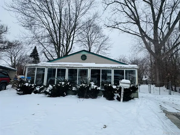 27059 Jeannette Ct, Taylor, MI 48180