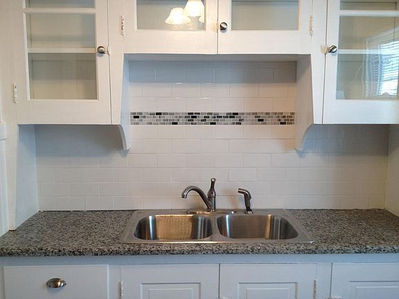3rd image of 35 Hobmoor Ave #L