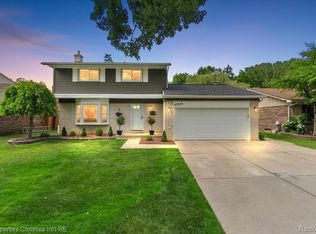 43848 Arlington Rd, Canton, MI 48187