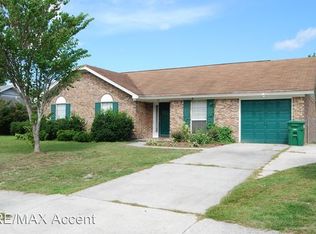 40 Lewis Dr, Richmond Hill, GA 31324