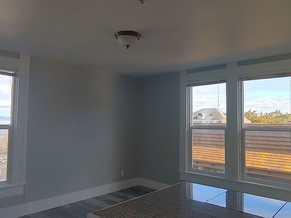 5th image of 1543 Exchange St APT 204