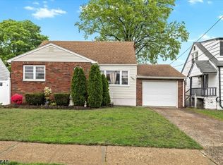 251 Evans Pl, Rochelle Park, NJ 07662