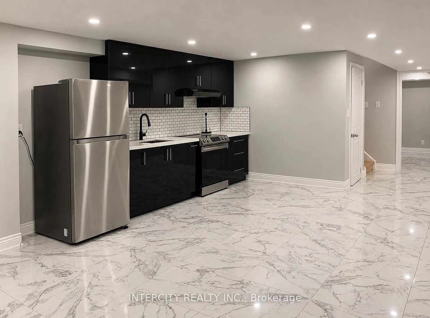 3 bed, $2,000 — Photo 3
