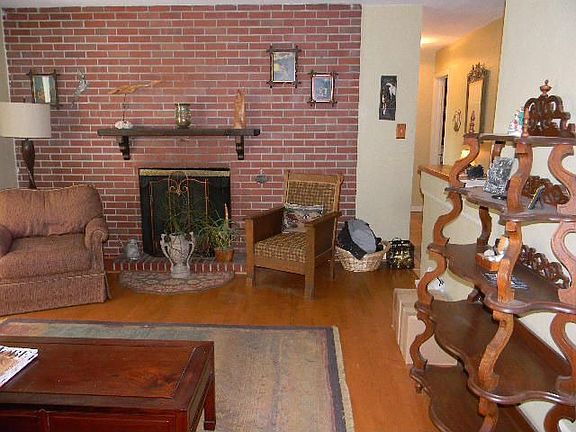 5th image of 3728 Beacon Ln