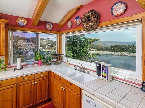 3rd image of 537 Canyon View Dr