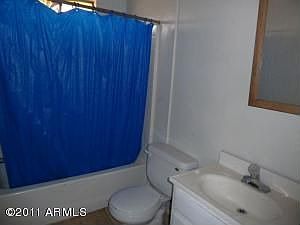 4th image of 619 W Southgate Ave
