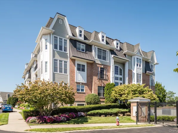 103 Roosevelt Way, Westbury, NY 11590
