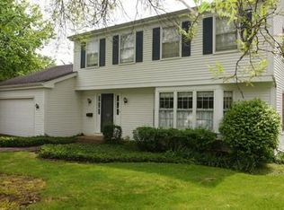 111 Indian Rd, Lake Bluff, IL 60044