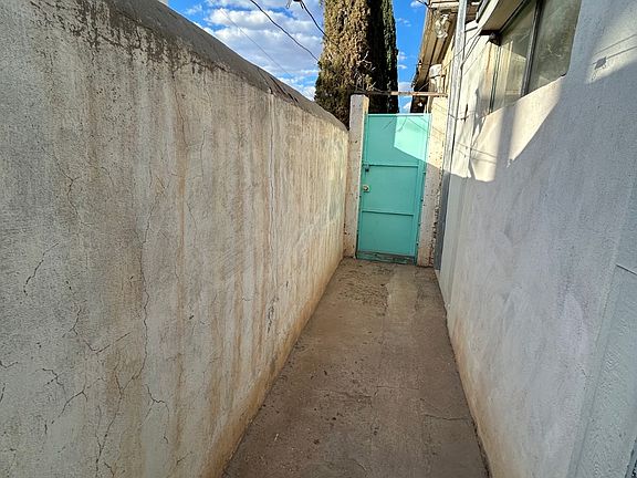 2nd image of 1203 N Laurel St Unit 1