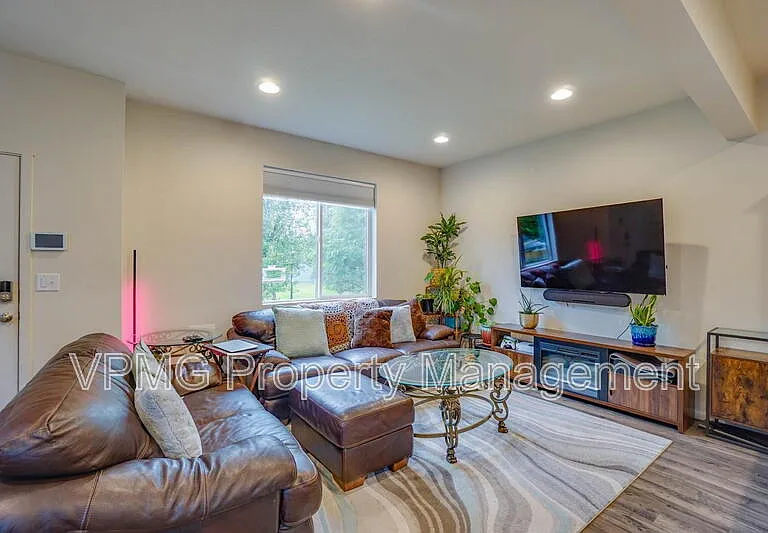 2023 NE Four Seasons Ln — Photo 5