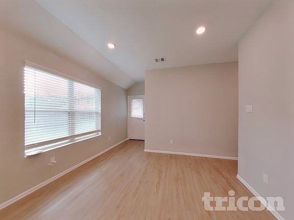 4th image of 1911 Ballesteros St