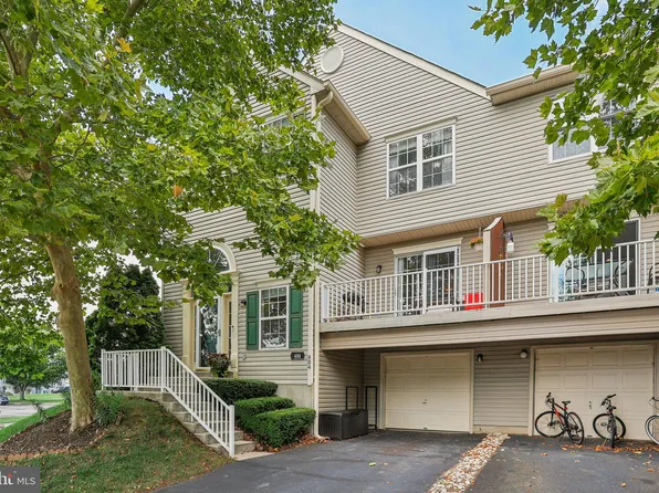 484 Stoneglen St, Collegeville, PA 19426