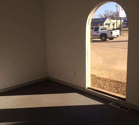 4th image of 1039 W Walnut St #C