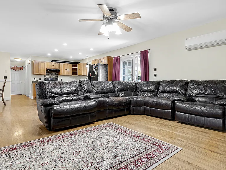 13 Andrew Ave — Photo 26