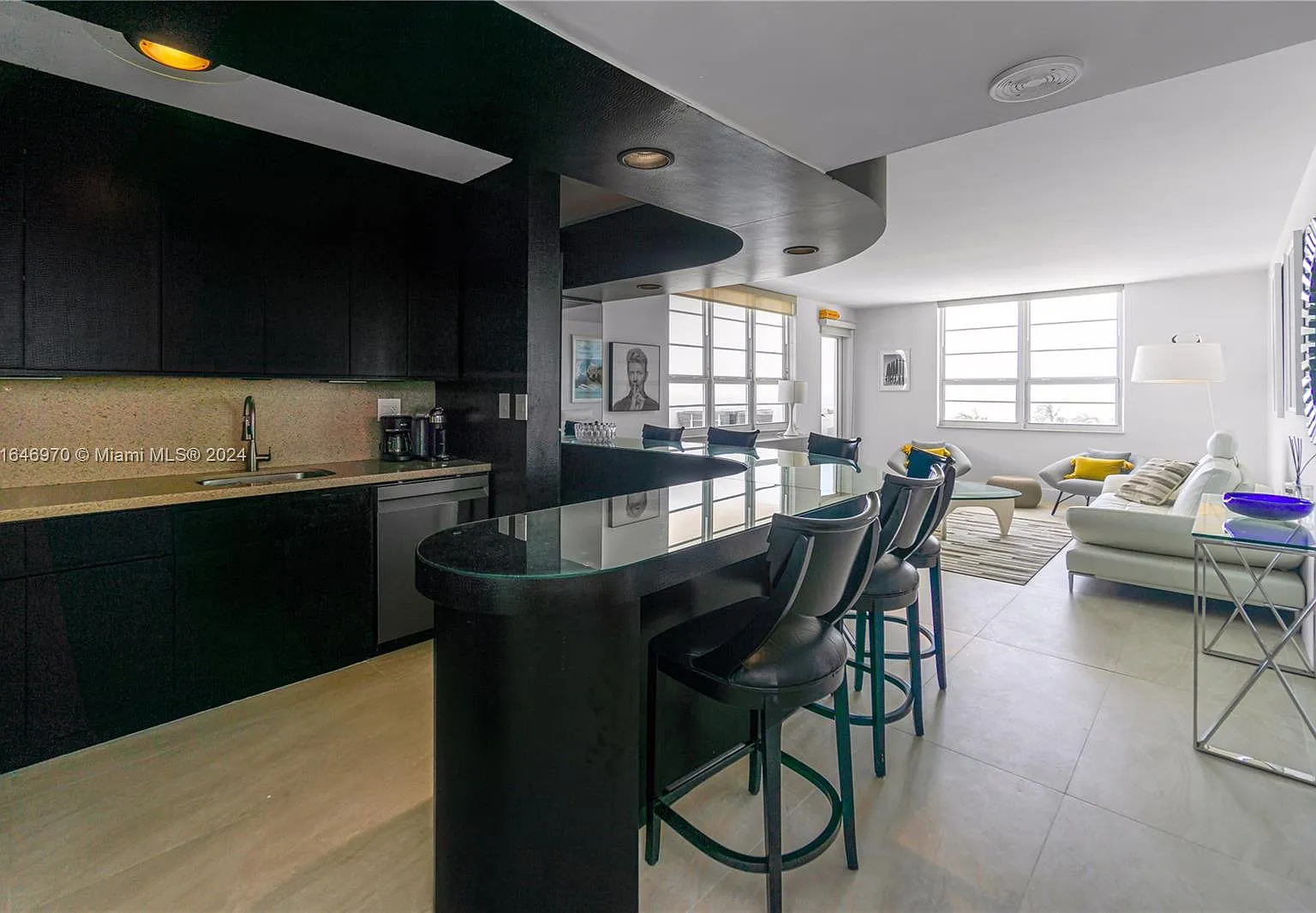 The Decoplage Condo — Photo 3