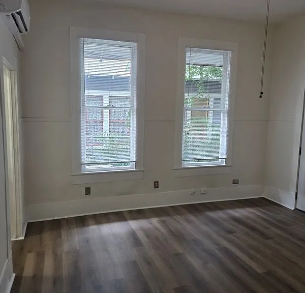 716 E Guenther St #B — Photo 3