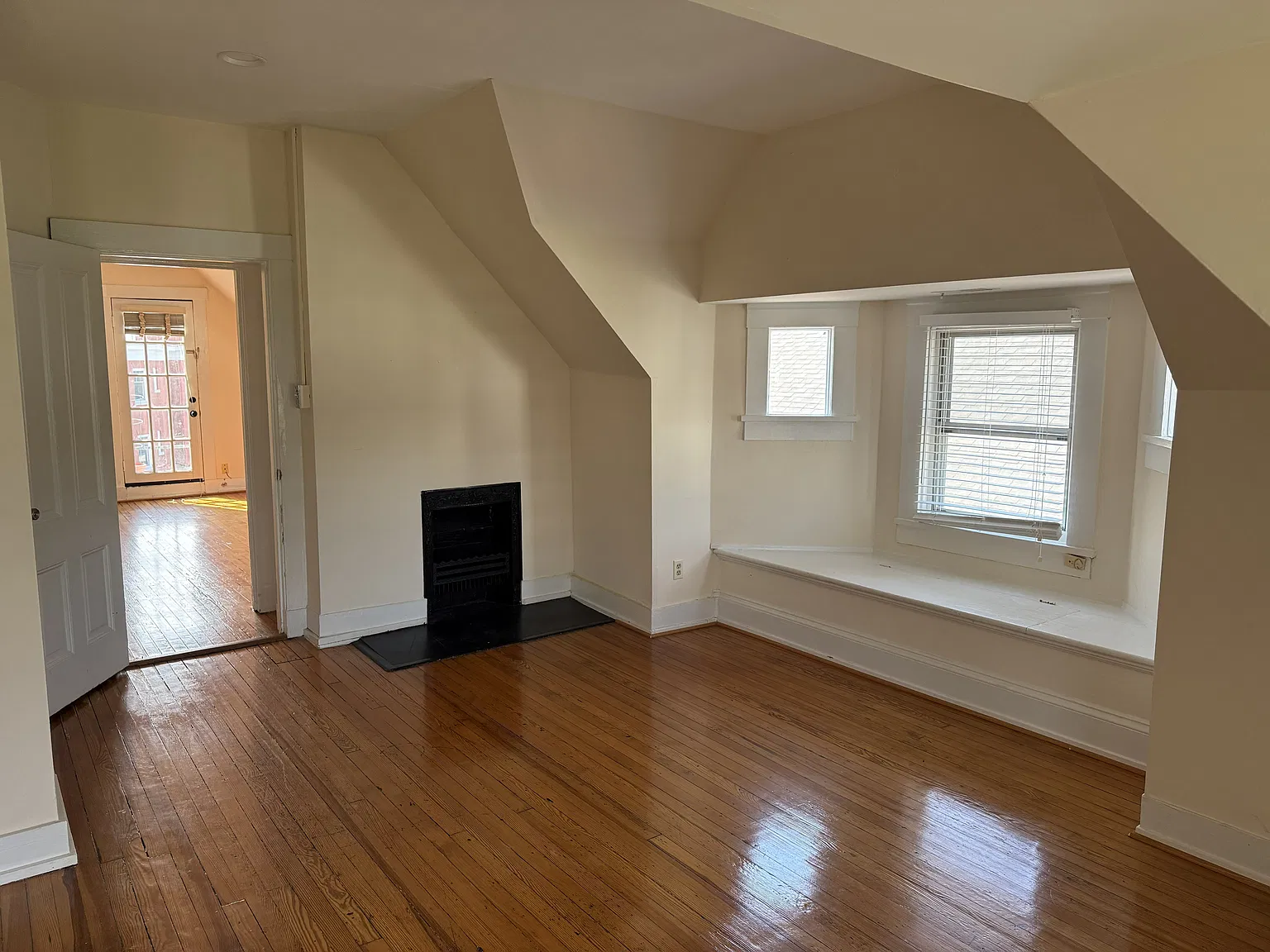 1 bed, 735 sqft, $1,900 — Photo 4