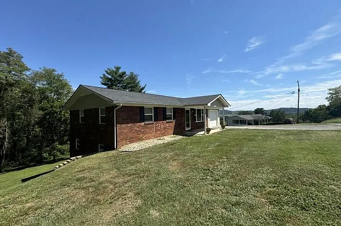 1724 Boone Cir — Photo 10