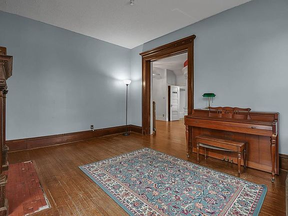5th image of 551 Park Ave W
