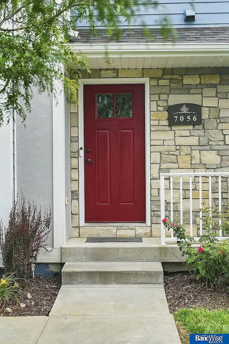 3 bed, 2034 sqft, $2,550 — Photo 2
