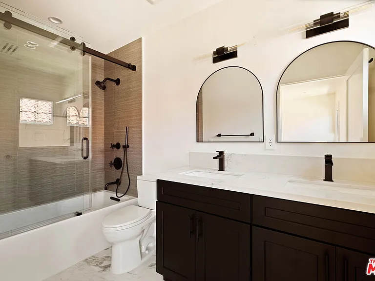 308 S Highland Ave — Photo 50