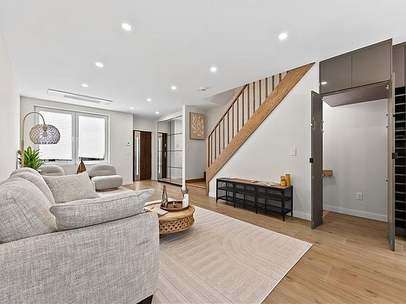 2nd image of 1911 Batchelder St