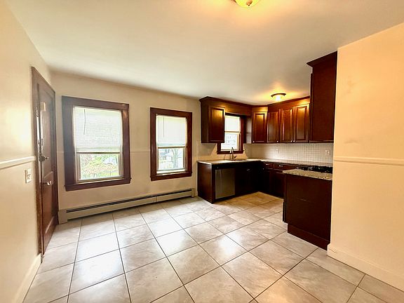 5th image of 22 Lincoln Ave #2