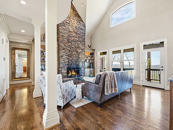 5th image of 851 Sunlight Ridge Dr