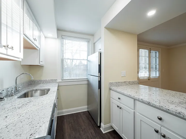 101 S Linwood Ave — Photo 3