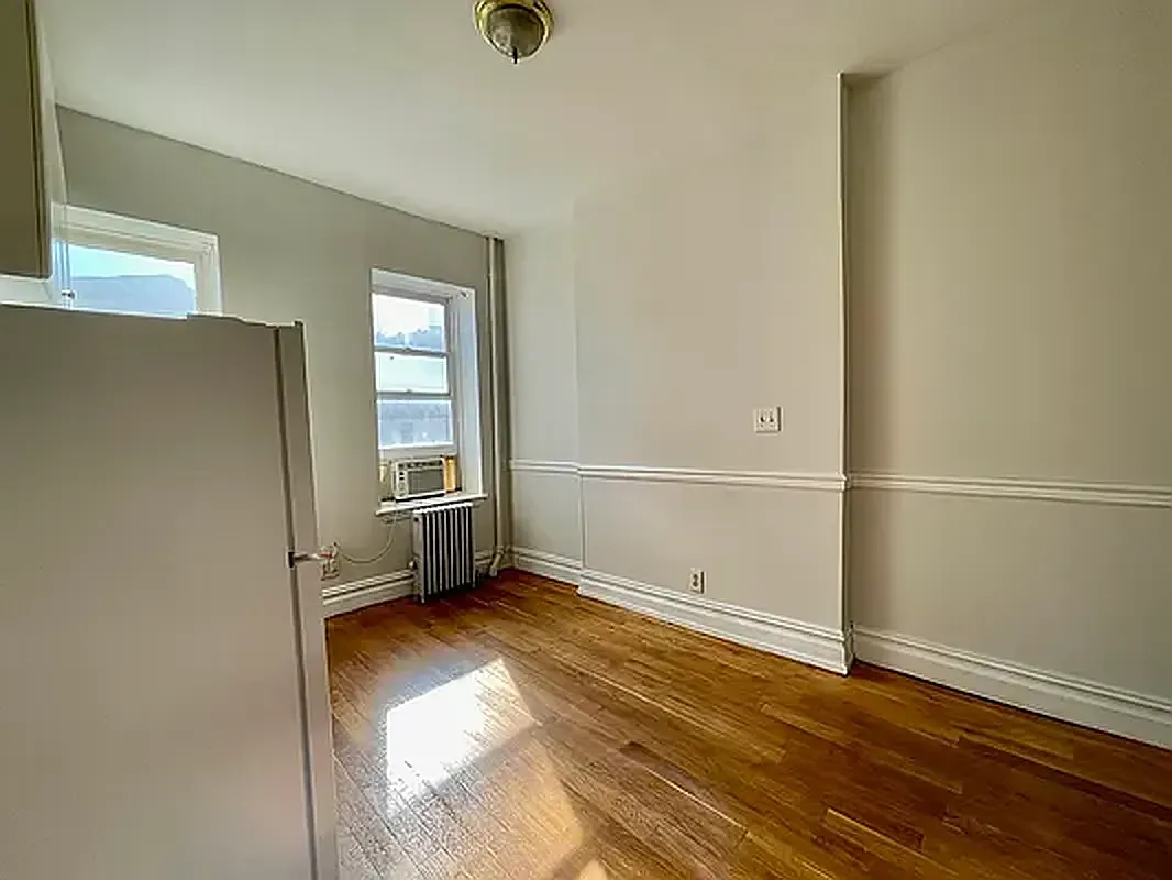 39 Christopher Street — Photo 3