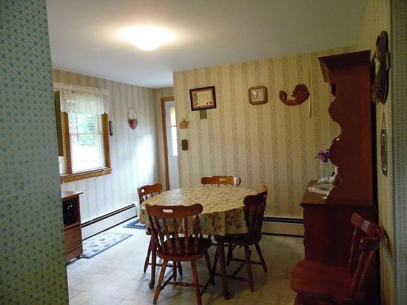 3rd image of 14 Glen Forest Ln