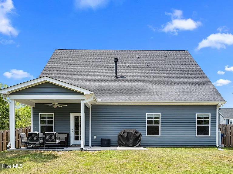 303 Red Cedar Dr — Photo 3
