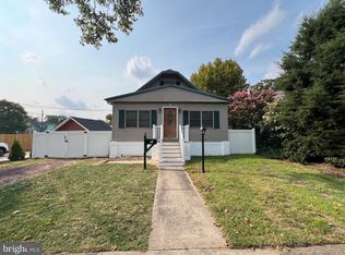 15 E Charles St, Palmyra, NJ 08065