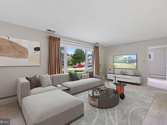 5th image of 8005 Woodholme Cir
