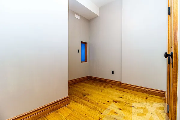 Rented by EXR | media 4