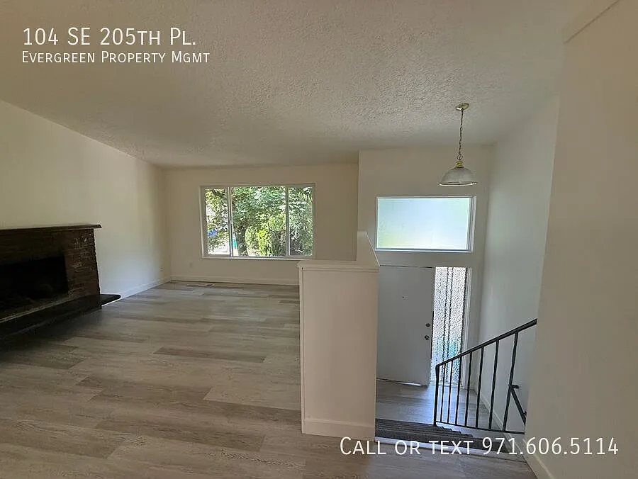 Building Photo - 104 SE 205th Pl