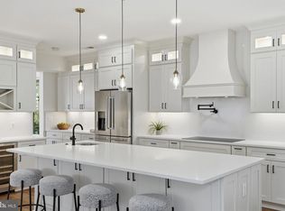 132 N Earley St, Alexandria, VA 22304