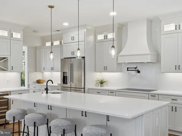 132 N Earley St, Alexandria, VA 22304