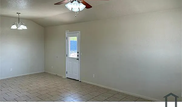 220 Ryan Cir #B — Photo 3
