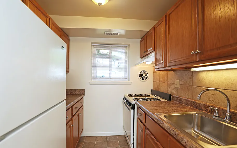Canal House Apartments — Photo 2