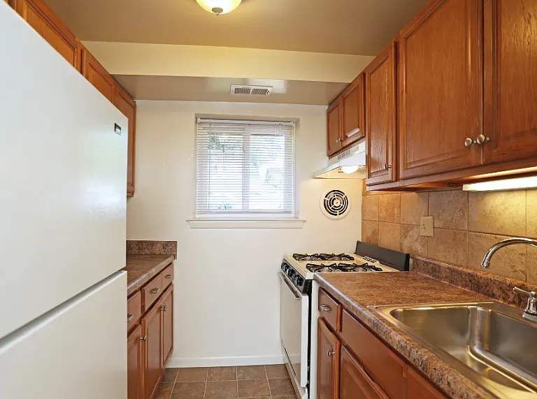 Canal House Apartments — Photo 2
